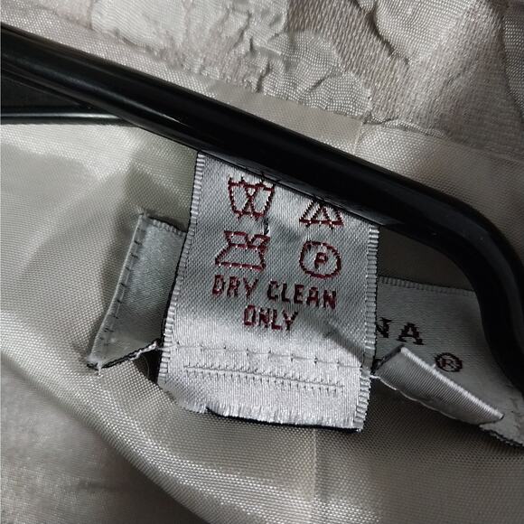 ADRIANNA PAPELL! SOFTEST BEIGE/TAN FLORAL RELIEF 2 PC SATINY FINISH SUIT! SZ 12 - Picture 11 of 12